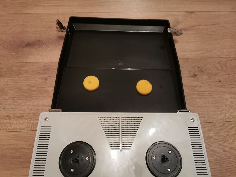 Magnetofon Szpulowy TESLA typ B4 stan bardzo dobry.