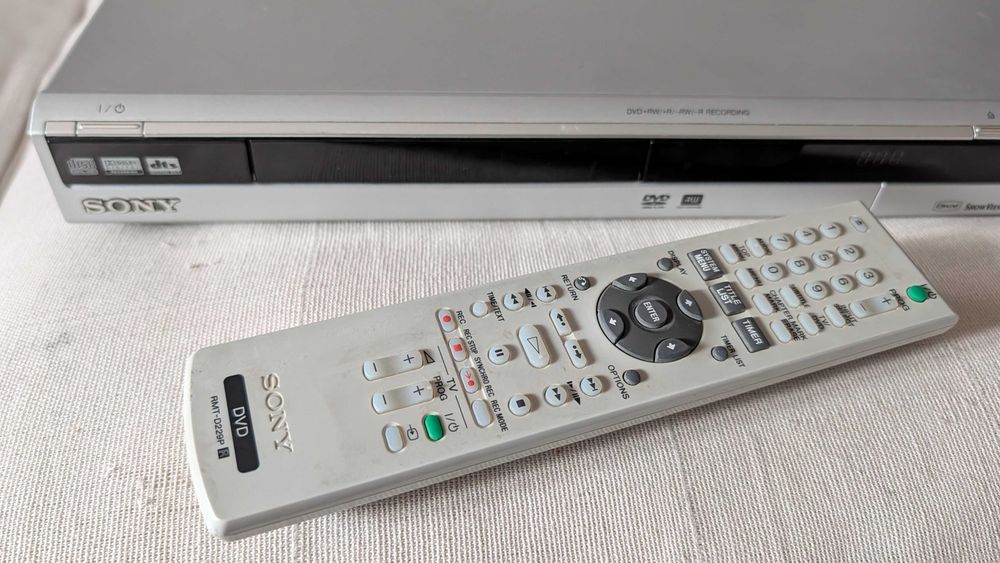 Leitor DVD Sony a funcionar e com comando
