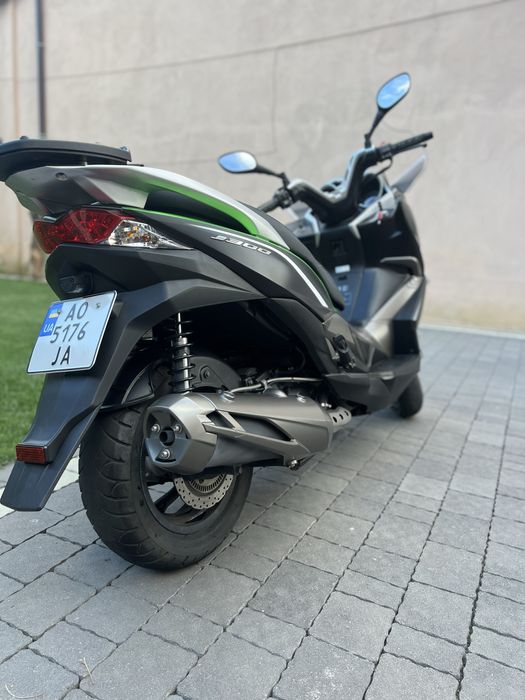 Максі скутер Kawasaki J300