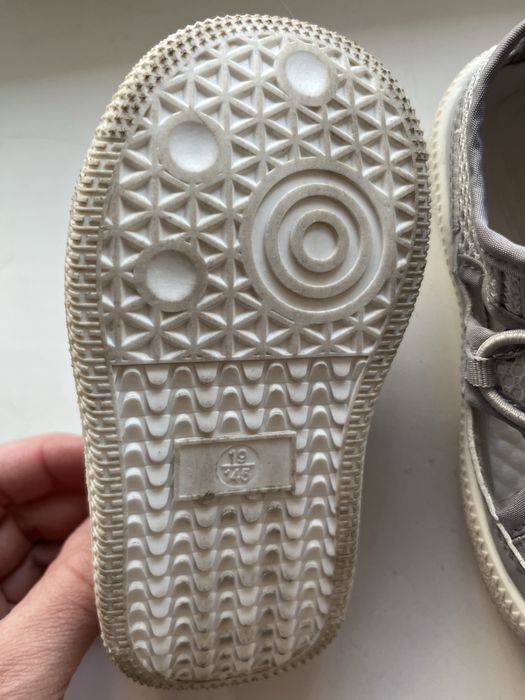 Продам босоножки