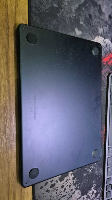 MacBook Air 13" M3 2024/2025 A3113 – uszkodzony ekran, blokada Recovery – na części / do naprawy