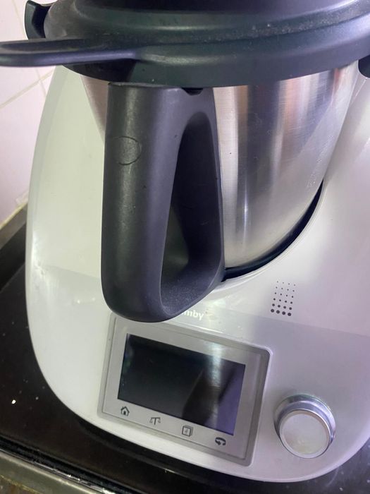 Bimby tm5 como nova, com todos os utensílios incluídos