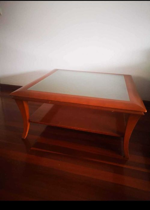 Mesa de sala em cerejeira