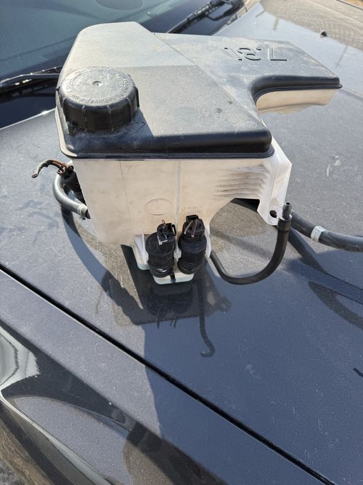 BMW x5 є53 бачок  омивача  скла та фар