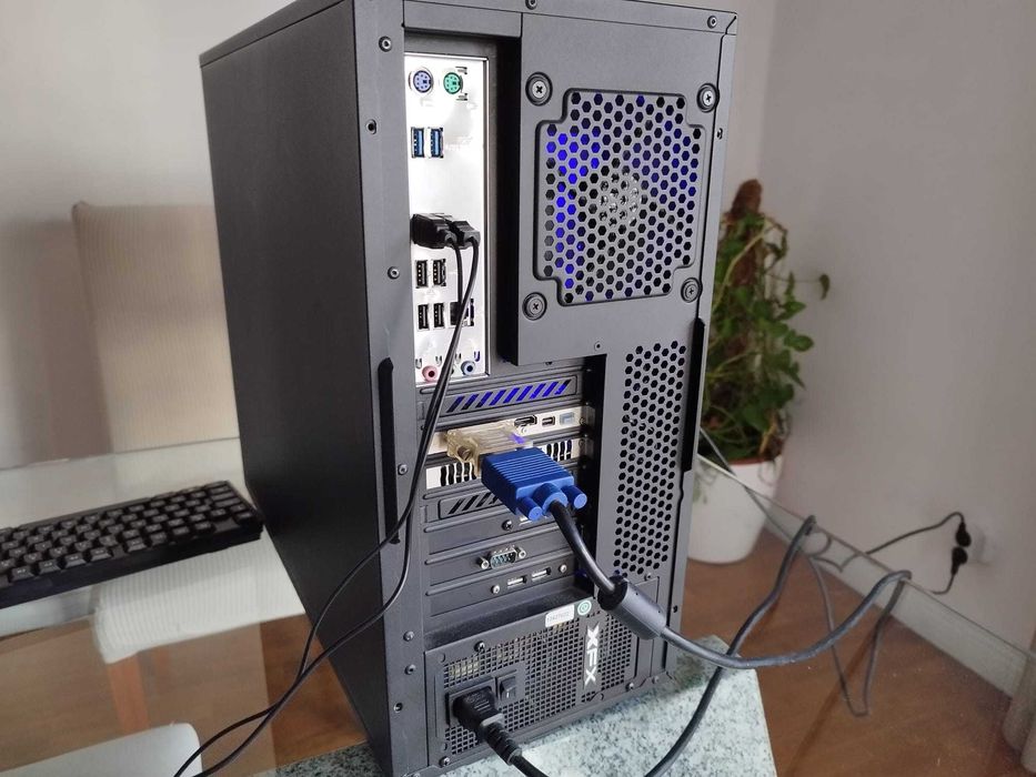 Computador completo com leitor de DVD.