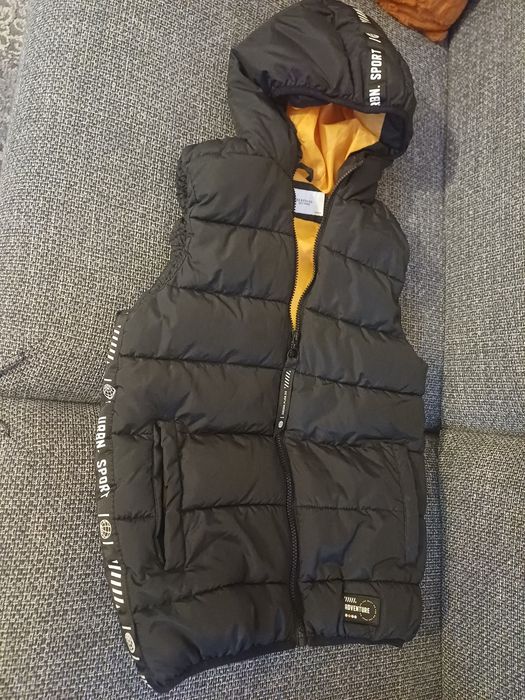 Kamizelka z kapturem Reserved r.152