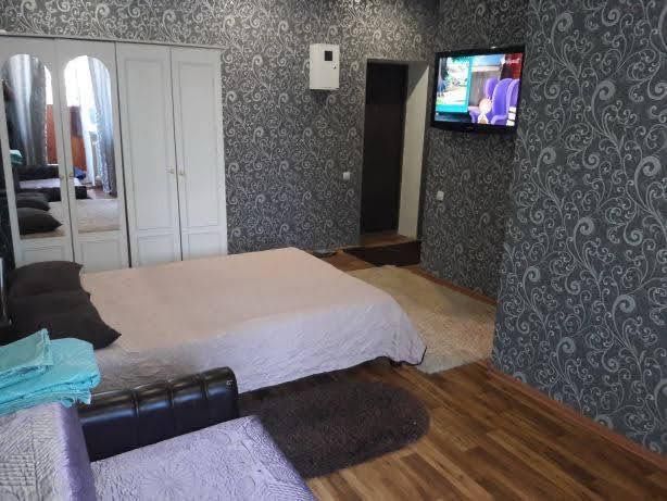 1 кім.кв Театральна,Миколаївська,пр.Богоявл,авто/жд5 хв,газ.колонка,го