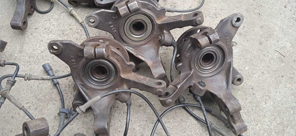 Поворотний кулак Ступиця Цапфа Рено Кенго 1 Меган 1 Сценік 1 Лагуна 1