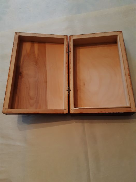 Шкатулка. Нова. Різьбленна.