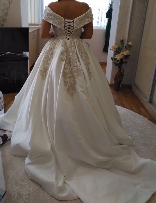 Продам прекрасне весільне плаття