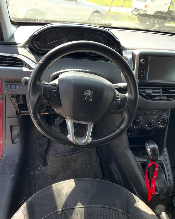 Peugeot 208 de 2015 para peças!