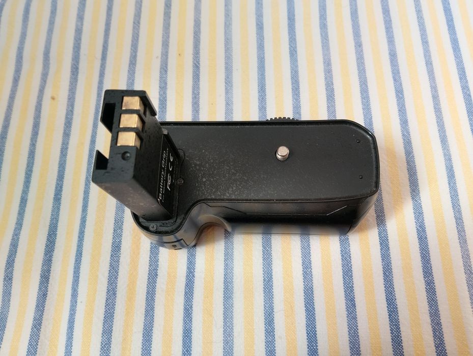 Продам батарейний блок для камери nikon