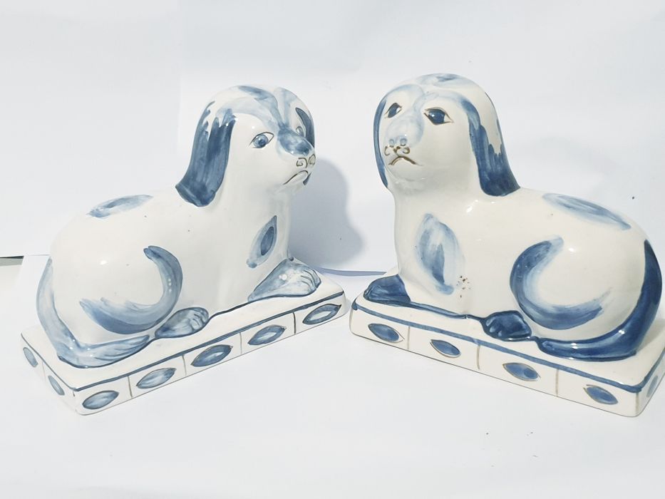 Par de lindos cães em cerâmica portuguesa assinados