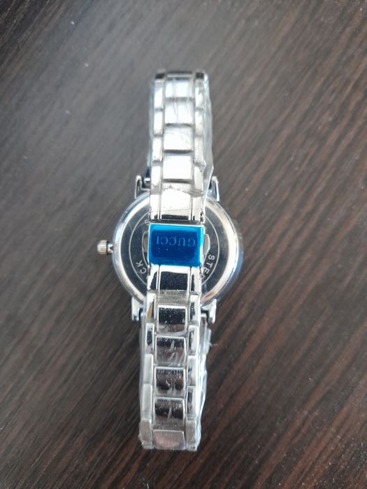 Часы женские Gucci