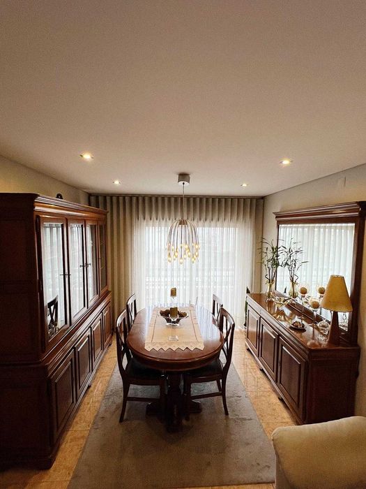 Sala de Jantar Completa em Madeira Maciça