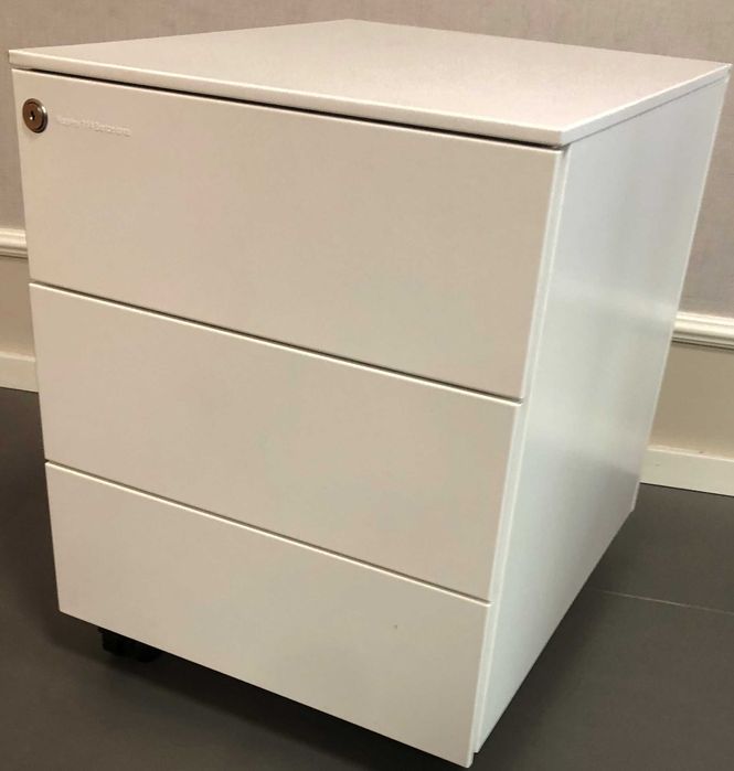 Bloco metálico 3 gavetas, com rodas, usado, marca M 114