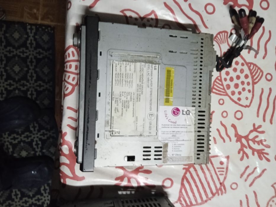 Vendo dois aparelhos de música de carro