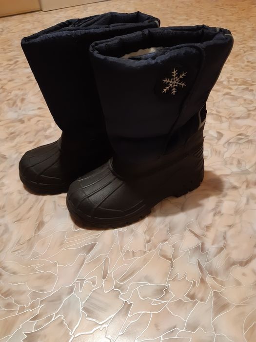 Продам дитяче взуття .