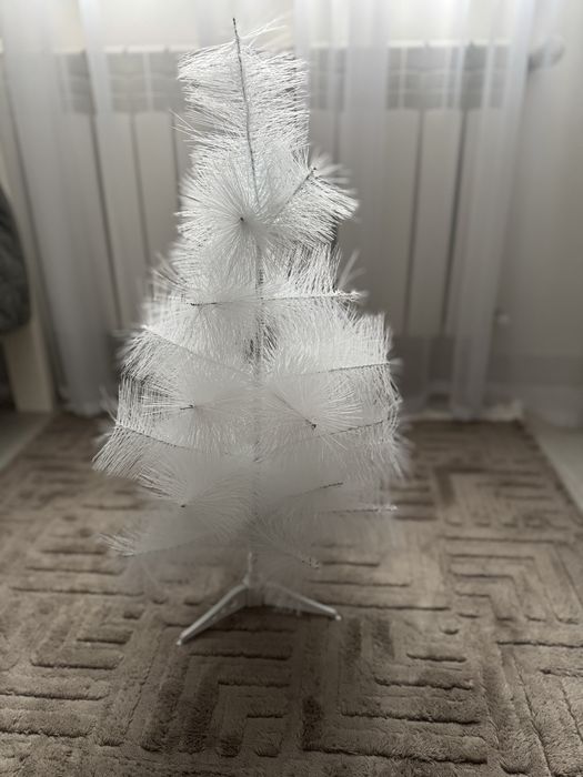 Штучна біла ялиночка