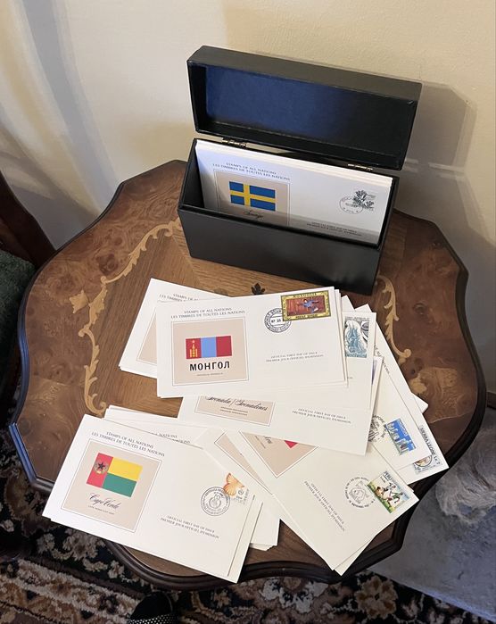 „Znaczki wszystkich narodów” 60 szt w pudełku.  Seria Franklin Mint