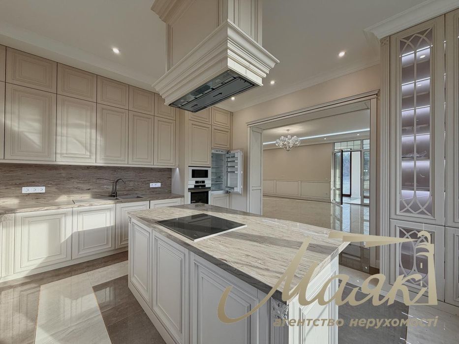 Продаж будинку площею 418,6 м² з виходом до води на ділянці 50 соток у КМ Dream Village, с. Лебедівка