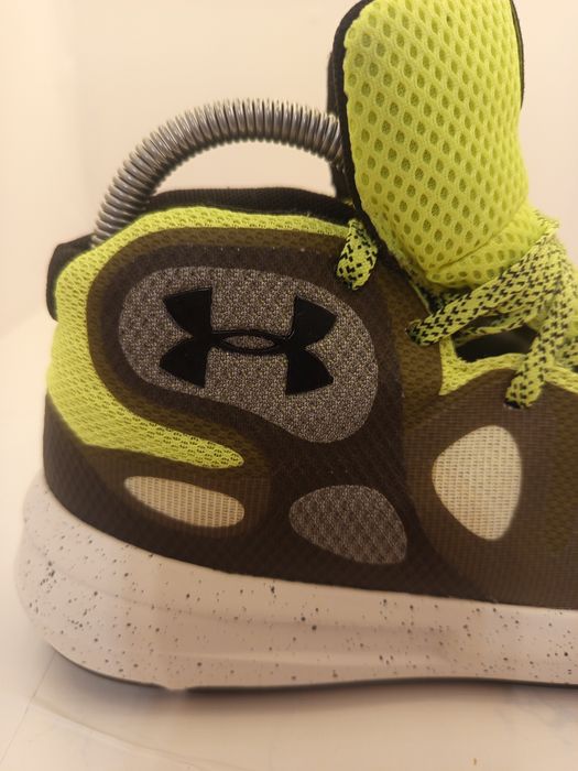Under Armour ...