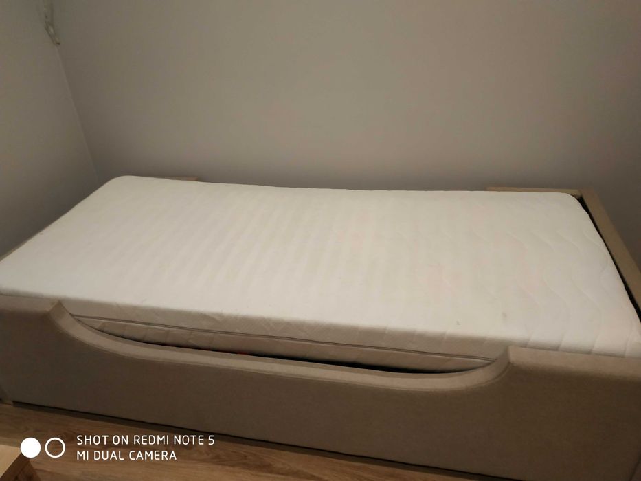 Łóżko tapicerowane jednoosobowe