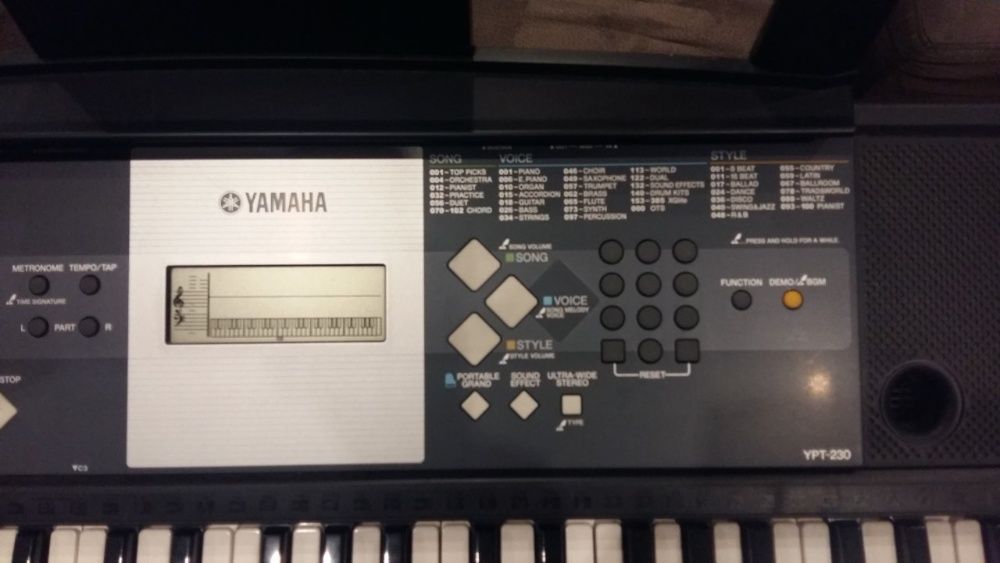 Piano Yamaha 230