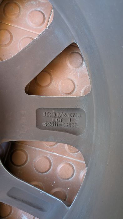 Jantes Originais Toyota Auris 16" + Pneus Barum 205/55 R16