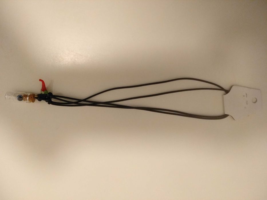 colar garrafinha com pedras