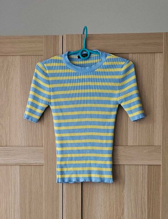 Sweter z krótkim rękawem w paski niebiesko-żółte S Trendyol