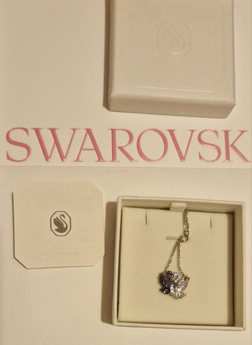 Colar Swarovski  cisnes