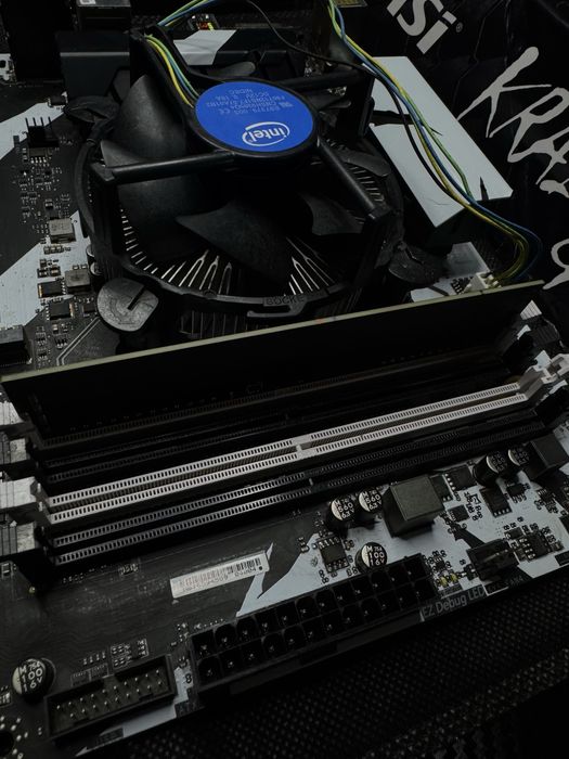 Материнска плата MSI B250 Krait Gaming + pentium G4500 та + 4gb озу