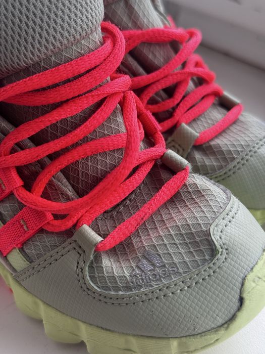 Продам детские сапожки adidas Gore-tex