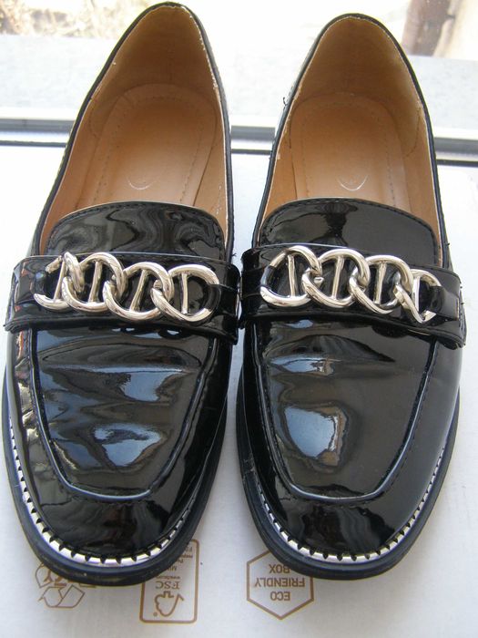 Лаковые туфли лоферы mulanka