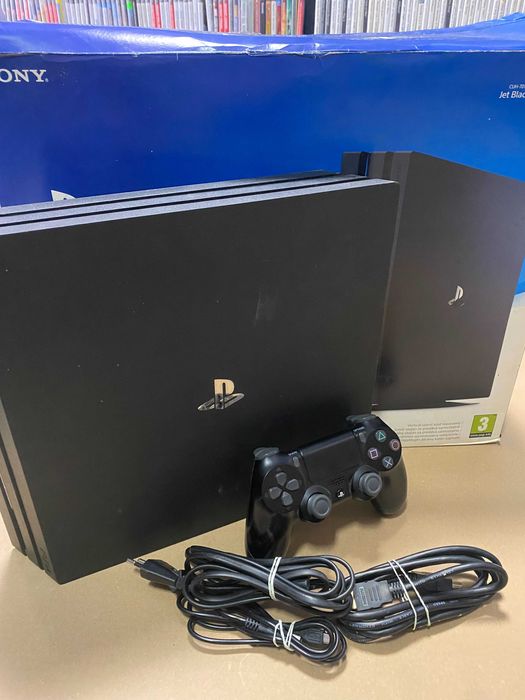 PS4 PRO|1tb|pad|2 gry