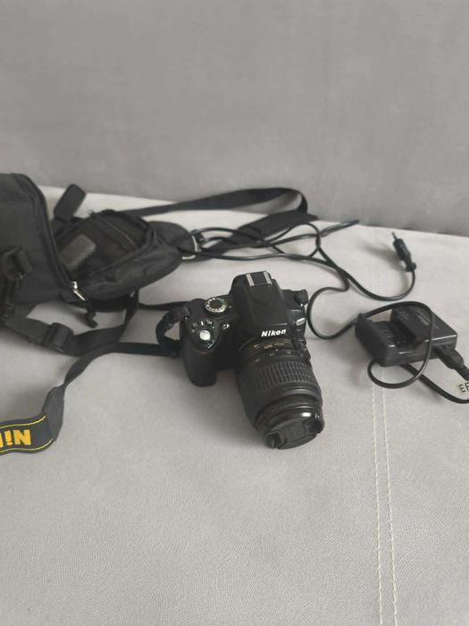 Aparat fotograficzny Nikon D60 z obiektywem 18-55 mm