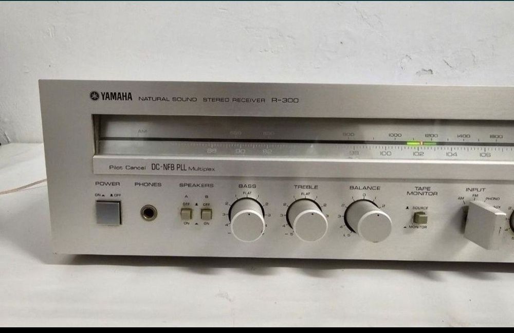Amplituner Yamaha R-300. Made in Japan