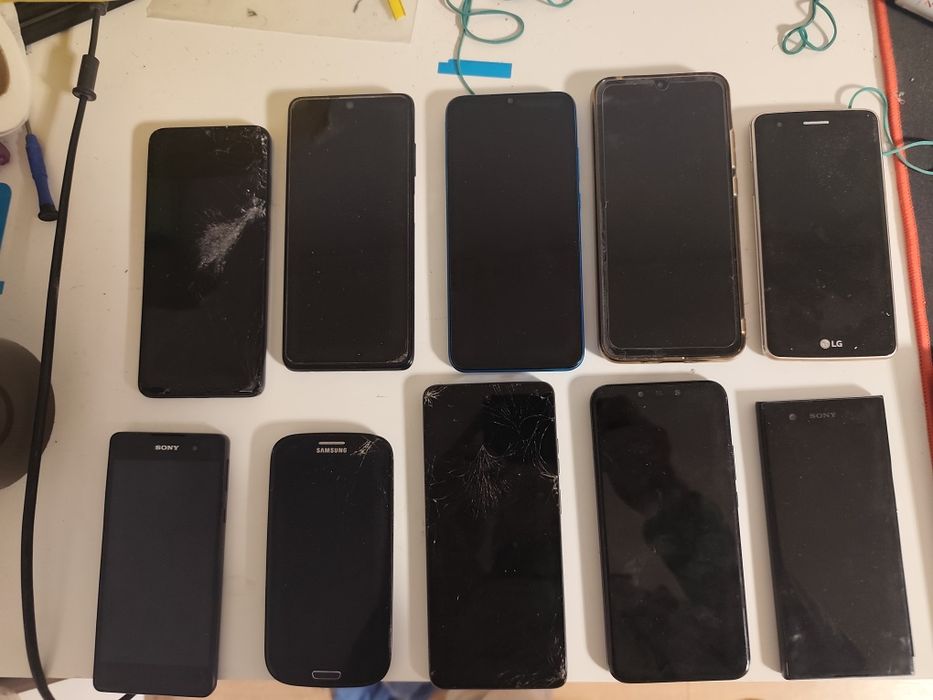 Uszkodzone telefony lista w opisie.