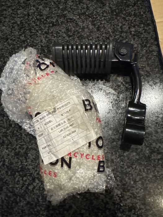 Lewy podnóżek set mocowanie Brixton BX125f,Z75