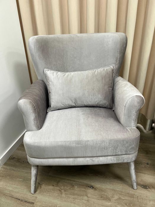 Cadeirão em veludo NOVO