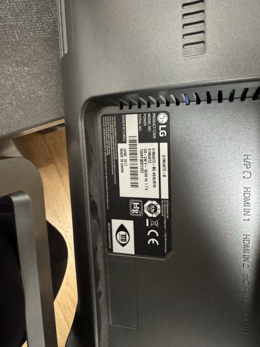 Монітор LG 31MU97Z , 32 дюйми