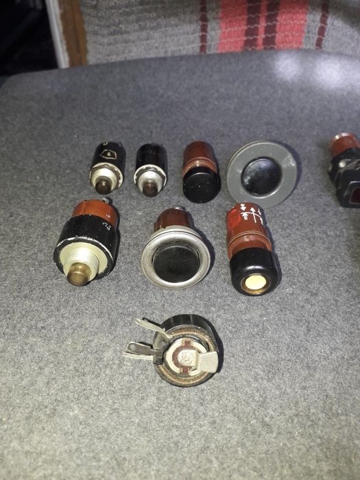 Продам авиационные кнопки и многое другое.