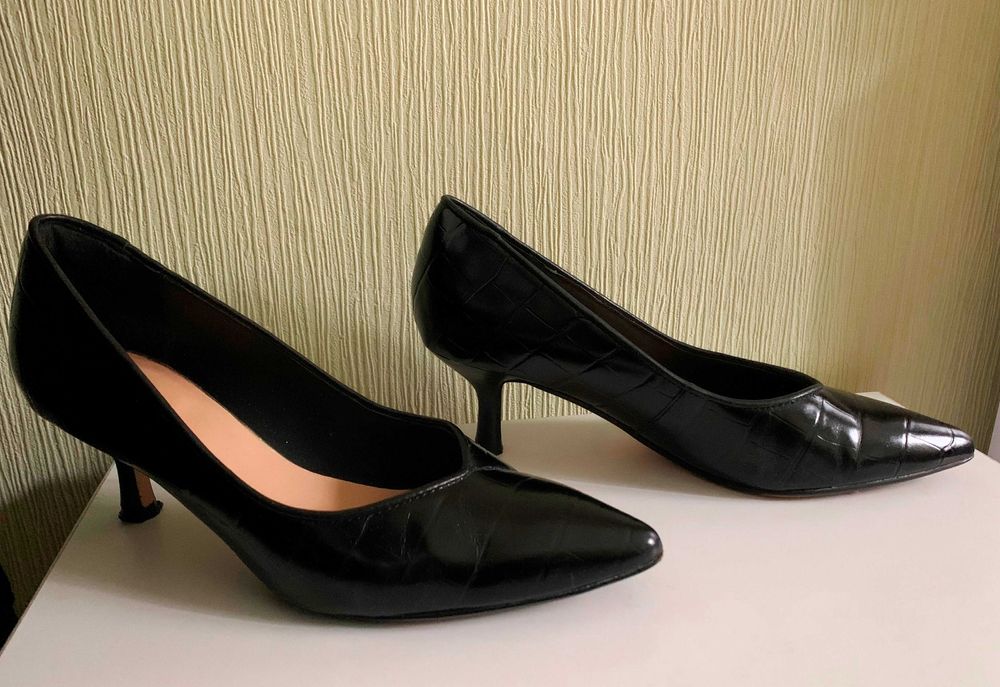 продам шкіряні туфлі Clarks 37 розмір