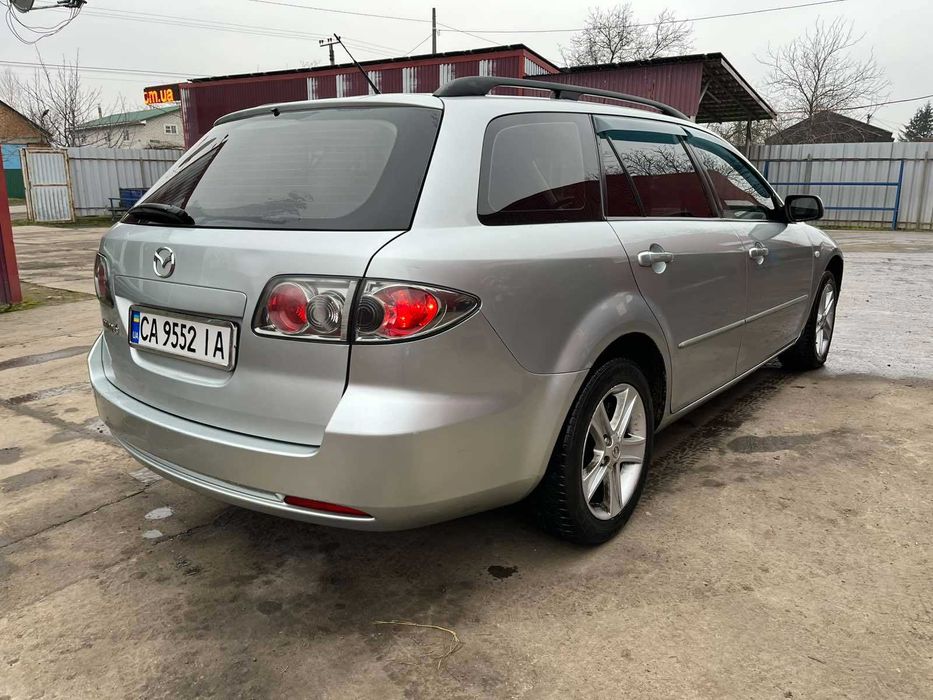 Автомобіль Мазда 6