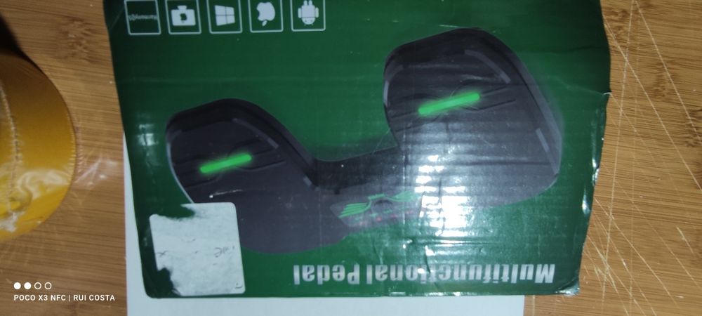 Vira páginas partituras digitais