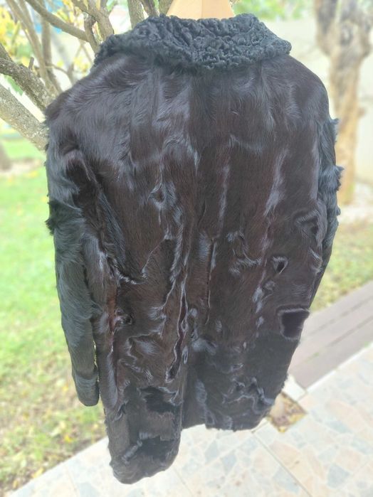 Casaco de pele genuina , cor preta