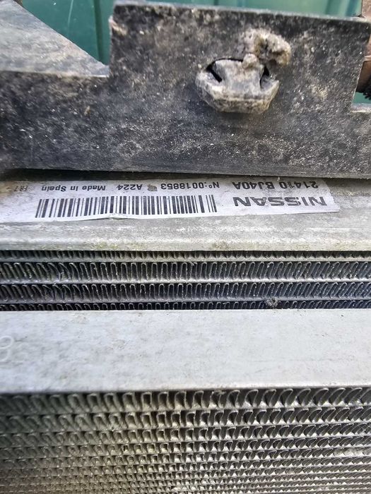 радіатор охолодження, інтеркуллер Nissan N200