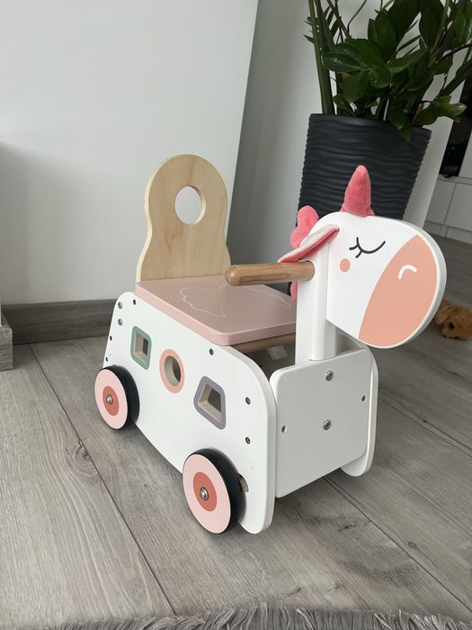 Деревʼяна іграшка , коник