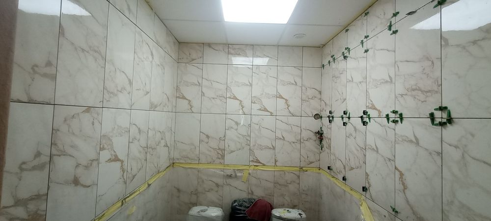 укладка плитки, монтаж плінтусів в місті Новоукраїнка